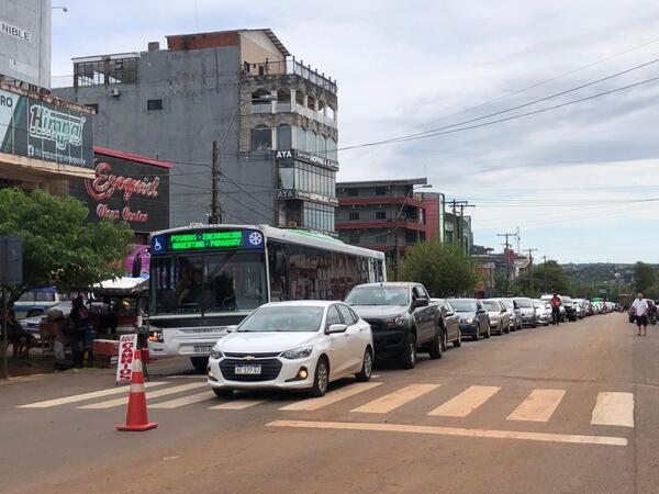 Restricciones en el paso fronterizo afectan el comercio vecinal y generan incertidumbre en Encarnación