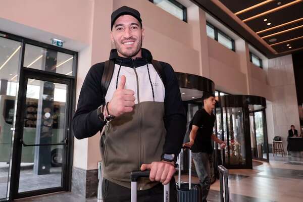 Van llegando los Albirrojos para afrontar el amistoso ante Grecia  - Selección Paraguaya - ABC Color