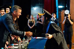 El Gobierno del Paraguay impulsa un nuevo modelo de desarrollo: Presidente Santiago Peña encabeza la graduación de 134 ingenieros de la UPTP