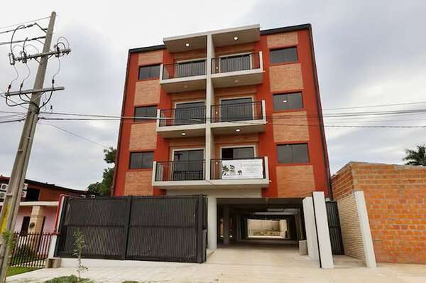 Descubren que hermano de senadora devenida a cartista no ocupa departamento adjudicado del MUVH - Nacionales - ABC Color