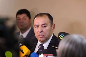 Líder acusa a Arriola de perseguirlo para “pagar” sus blanqueos como fiscal corrupto  - Política - ABC Color