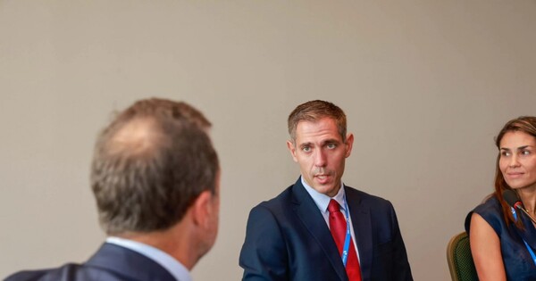 Riquelme dice que Paraguay recibirá inversiones en IA, pero no cederá al "extractivismo"