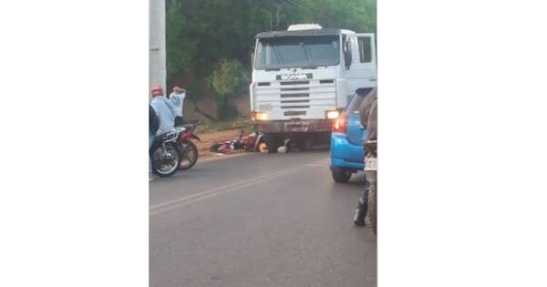 Diario HOY | Motociclista murió arrollado por camión y su hijo quedó con graves heridas en la cara