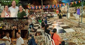 Carlos Pereira junto a vecinos de 5 barrios celebran el aniversario de la ciudad.