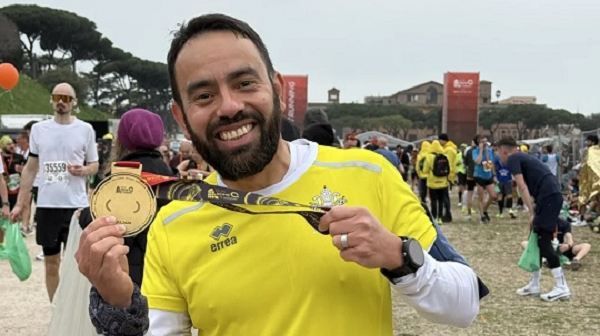 Sacerdote paraguayo corrió maratón en Roma - Noticiero Paraguay