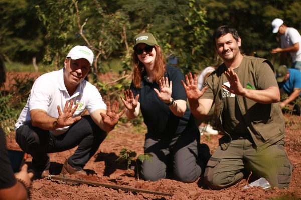 Paraguay Planta celebra su 12ª edición con 700 nuevos árboles en la Reserva Guarapi - 5Días