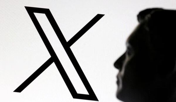 Elon Musk anuncia una "importante" actualización para el algoritmo de IA de X, que llegará la próxima semana