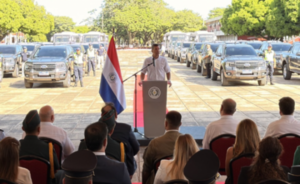 Policía recibe equipamientos y vehículos