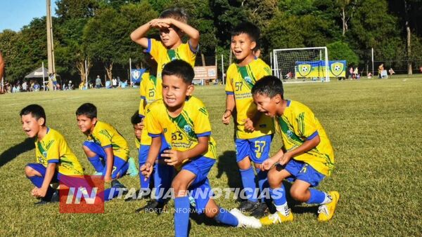 INTERDISTRITAL EN MARCHA: GRAN FIESTA DEL FÚTBOL EN ITAPÚA