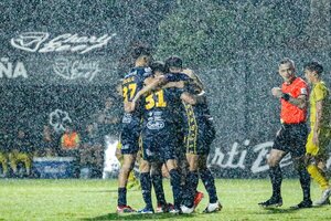 Trinidense se reencontró con el triunfo en una lluvia jornada frente a Recoleta FC