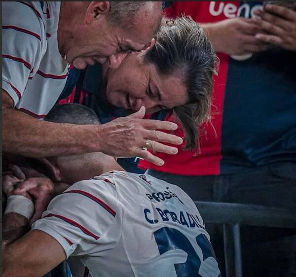 Luego del partidazo de Bobadilla, fueron a festejar comiendo lomito