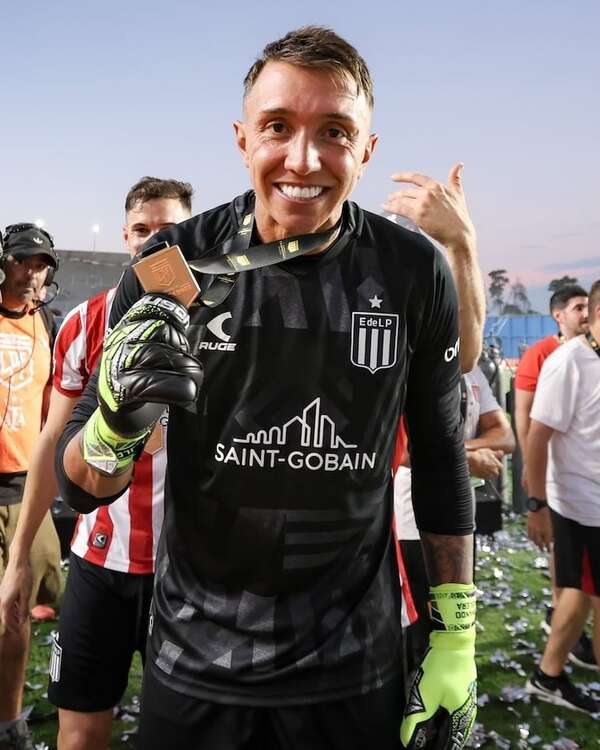 Muslera retorna a la Celeste con 39 años para los amistosos frente a Inglaterra y Argelia - Fútbol Internacional - ABC Color