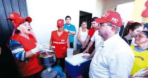 La Nación / Camilo Pérez participó de reapertura del comedor comunitario en Cateura