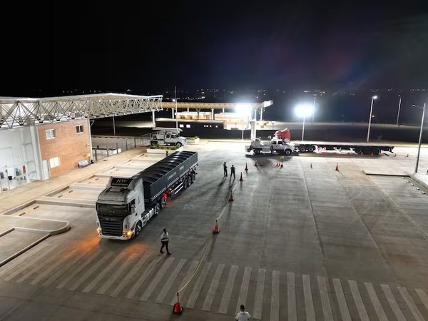 Analizan habilitar paso de vehículos particulares en el Puente de la Integración