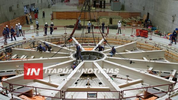 YACYRETÁ REALIZA COMPLEJA MANIOBRA PARA DESMONTAR CRUCETA SUPERIOR DE LA UNIDAD 01