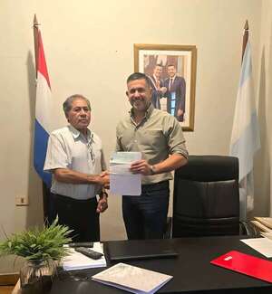 Grave denuncia: funcionario de EBY habría condicionado beneficios por votos - Política - ABC Color