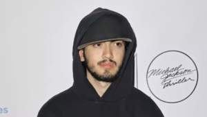 Hijo menor de Michael Jackson en litigio con su abuela paterna