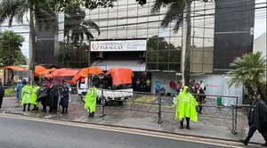 Adultos mayores resisten frente al MDS bajo tormenta
