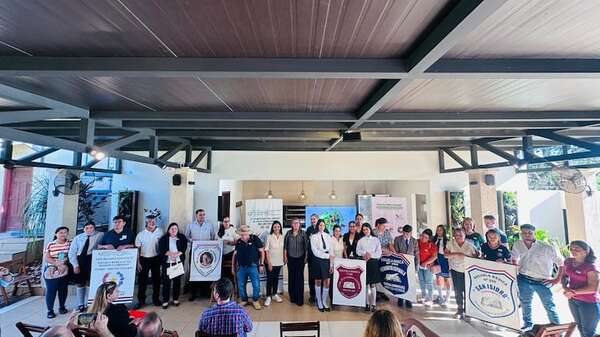 Huertas escolares enfocadas en jóvenes avanzan en Arroyos y Esteros - Nacionales - ABC Color