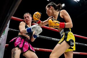 Joven boxeadora fue inducida al coma tras impactante nocaut en California