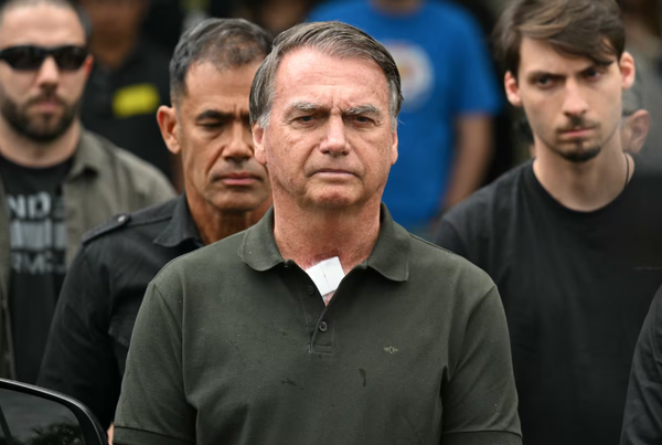 Bolsonaro sale de terapia intensiva y espera decisión sobre prisión domiciliaria