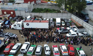 Encuentran a 229 migrantes, incluidos 17 menores encerrados en un tráiler en Veracruz, México - OviedoPress