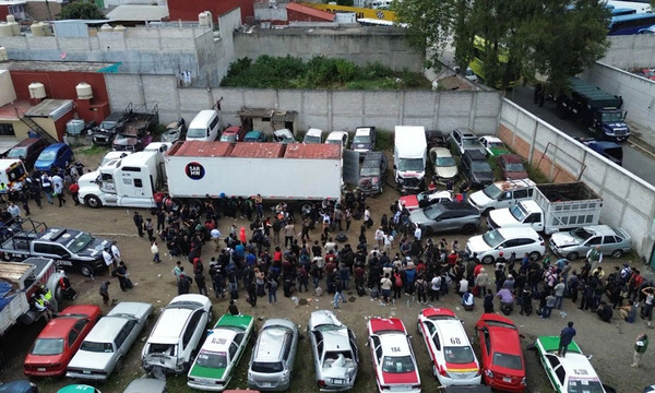 Encuentran a 229 migrantes, incluidos 17 menores encerrados en un tráiler en Veracruz, México - OviedoPress