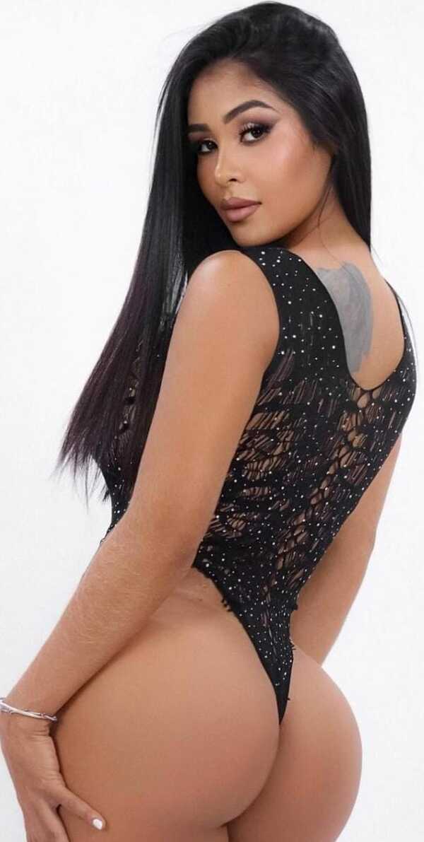 Popular / "Conocer a una morena es lo mejor que te puede pasar" dijo la bella Lizzi Aranda