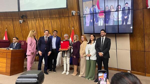 Teresa Parodi recibió distinción en Asunción y participará de actividades culturales en San Bernardino