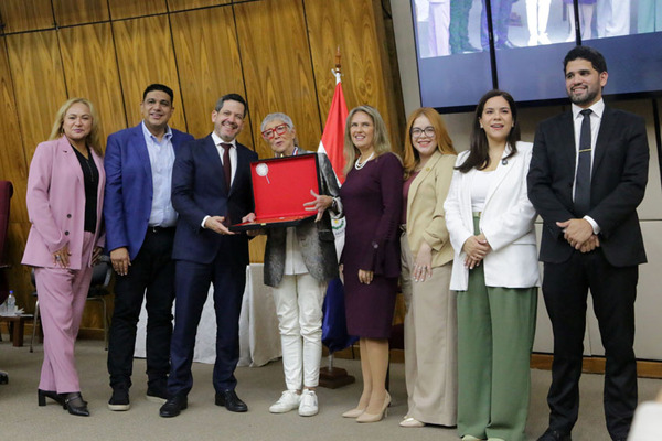 Teresa Parodi fue reconocida por Diputados en un emotivo acto - ADN Digital