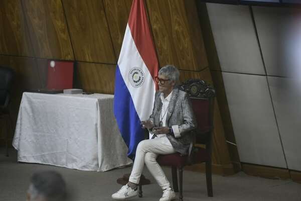 AUDIO: Teresa Parodi, condecorada en Paraguay: “Amo profundamente este país” - A La Gran 7-30 - ABC Color
