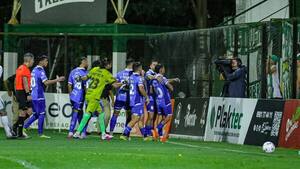 Ameliano repartió premio de G. 100 millones entre sus jugadores por ganarle a Rubio Ñu