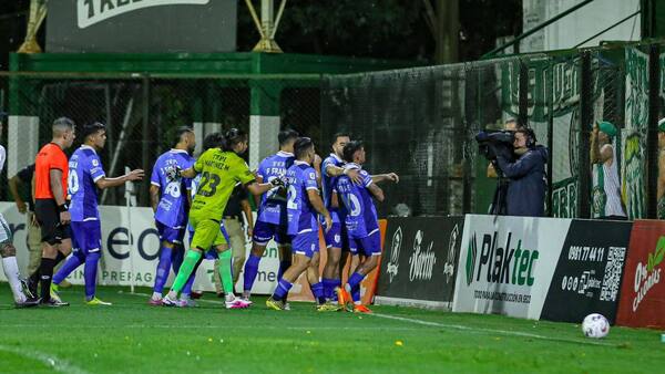 Ameliano repartió premio de G. 100 millones entre sus jugadores por ganarle a Rubio Ñu