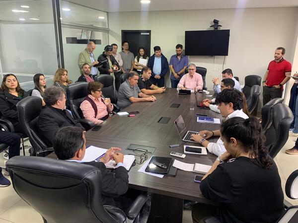 Viceministro de Transporte asegura que pasaje no subirá luego de reunión con transportistas