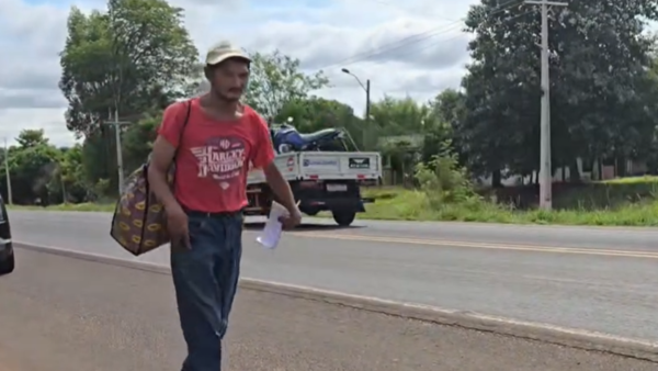 Don Celso pasa por una tremenda necesidad y le robaron su plata que tenía para el alquiler