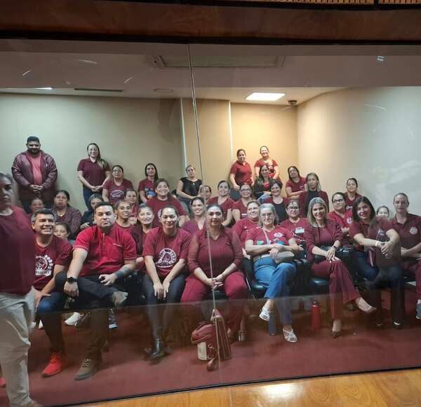 Diputados sancionan ley que dignifica labor del obstetra  - Política - ABC Color