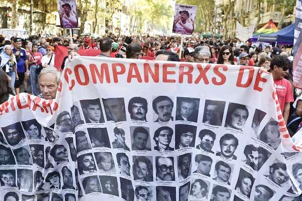 A 50 años del golpe, miles participan de una marcha contra el olvido en Argentina - Mundo - ABC Color