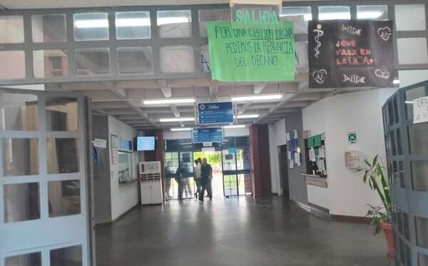 Universidad Católica: exigen la renuncia del decano de Medicina - Nacionales - ABC Color