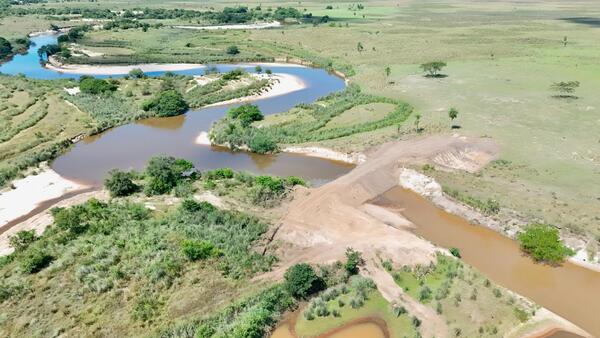 Intervienen estancia por muro que pone en riesgo arroyo Yabebyry