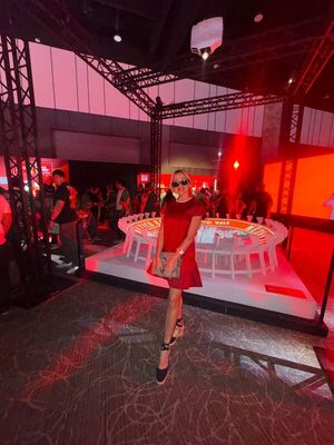 Popular / "Es un sueño de niña hecho realidad", dijo Gi Britos, con el símbolo más emblemático del fútbol!