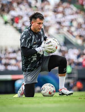 Lentinelly le va a cuidar el puesto a Olveira