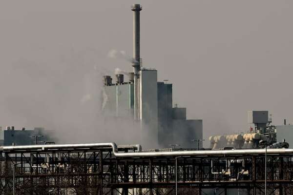 Precios del petróleo caen casi 6% luego de que Trump presentara plan de paz a Irán  - Mundo - ABC Color