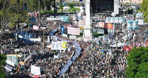 La Nación / Argentina recordó con dolor 50 años del golpe