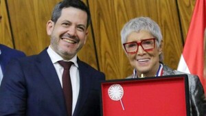 Teresa Parodi Paraguay la condecoró ayer, por su legado musical Pedro canoero