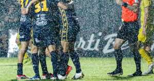 La Nación / Trinidense “mojó” en su casa