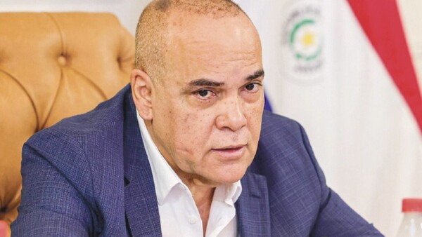 Sueldazo de Bachi Núñez es casi el doble de lo que cobra Santi Peña