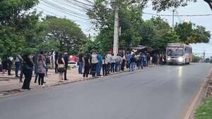 Usuarios de colectivos, víctimas del mal servicio y la falta de acción estatal - Nacionales - ABC Color