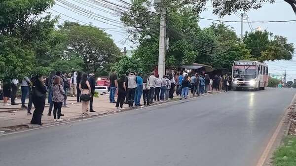 Usuarios de colectivos, víctimas del mal servicio y la falta de acción estatal - Nacionales - ABC Color