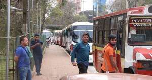 La Nación / Anuncian paro si no cobran subsidio: transportistas tienen combustible solo hasta el viernes