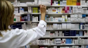 Farmacéuticas piden al MEF ampliar cesión de deudas a amparos y otros servicios